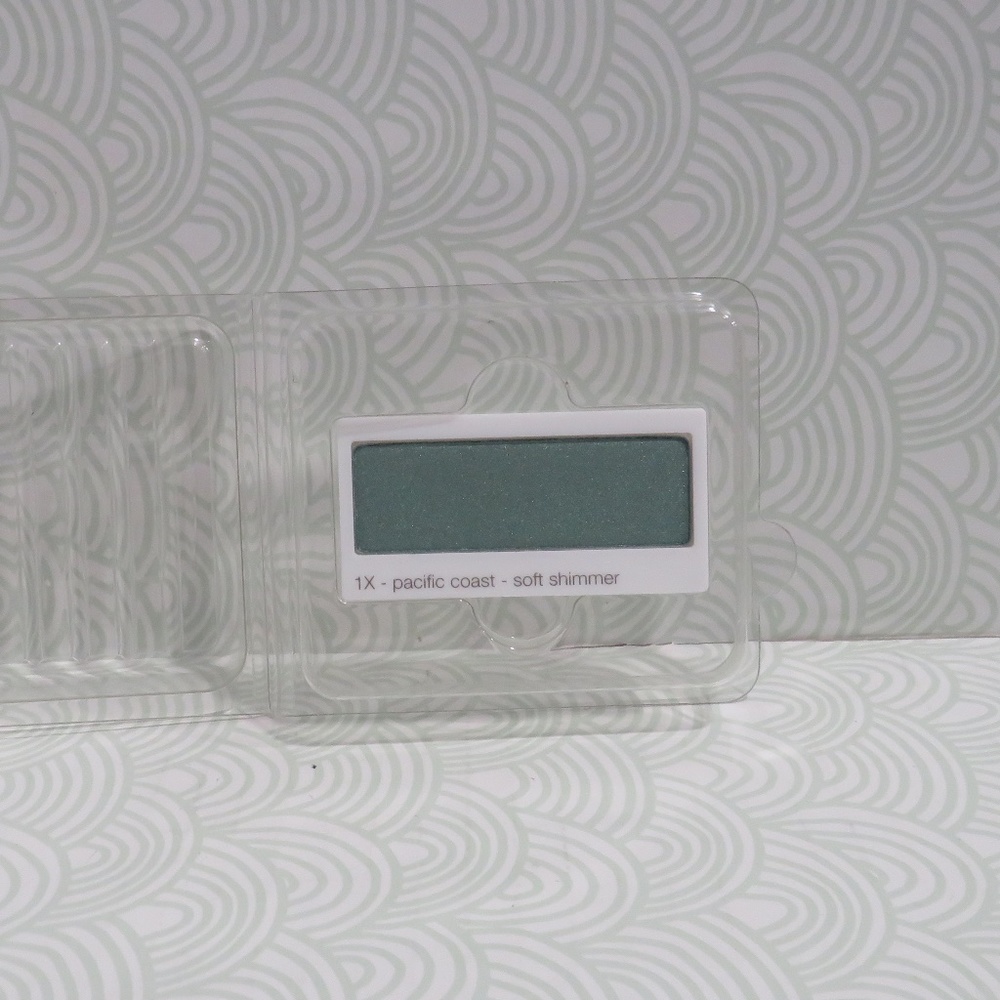 CLINIQUE💥SOFT SHIMMER EYESHADOW #1X PACIFIC COAST REFILL💥 - Picture 2 of 5